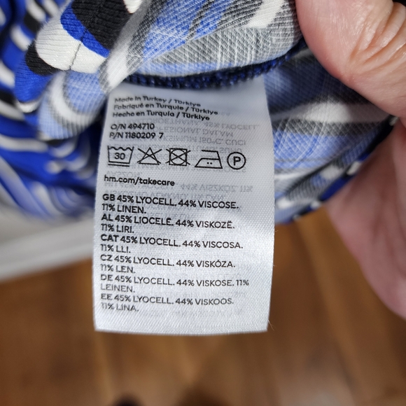 H&M STRIPED FRONT TIE DETAIL DRESS - Picture 10 of 11